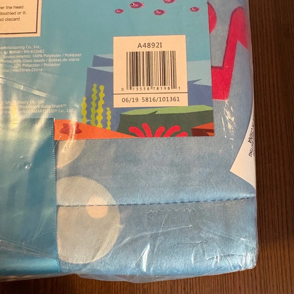 Pinkfong Baby‎ Shark Weighted Blanket Kids 36x48 Blue 4.5lb NEW